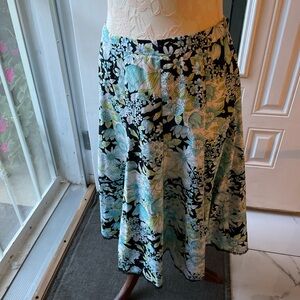 Floral Print Women's Skirt - Black and Blue. Size:4